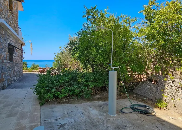 George Seaside Serviced & Pefki