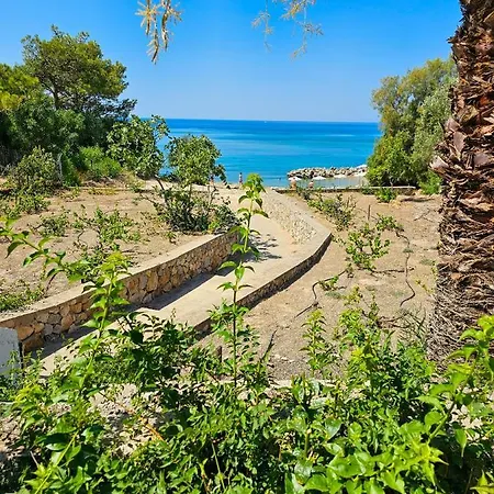 George Seaside Serviced & 4* Pefki