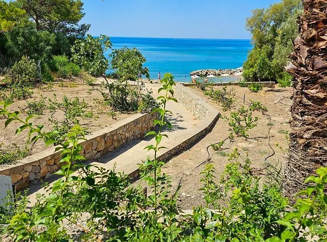 George Seaside Serviced & 3* Pefki