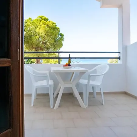 Ξενοδοχείο με διαμερίσματα George Seaside Serviced &