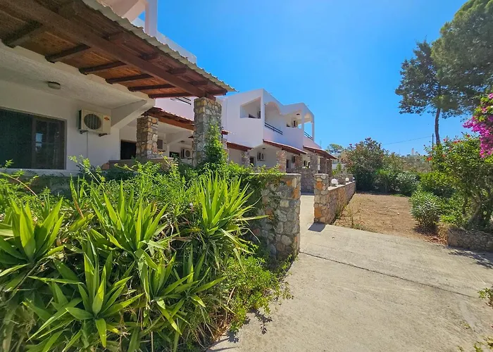 George Seaside Serviced & Pefki