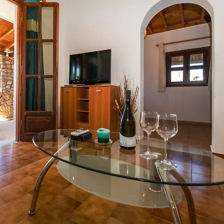 George Seaside Serviced & Pefki